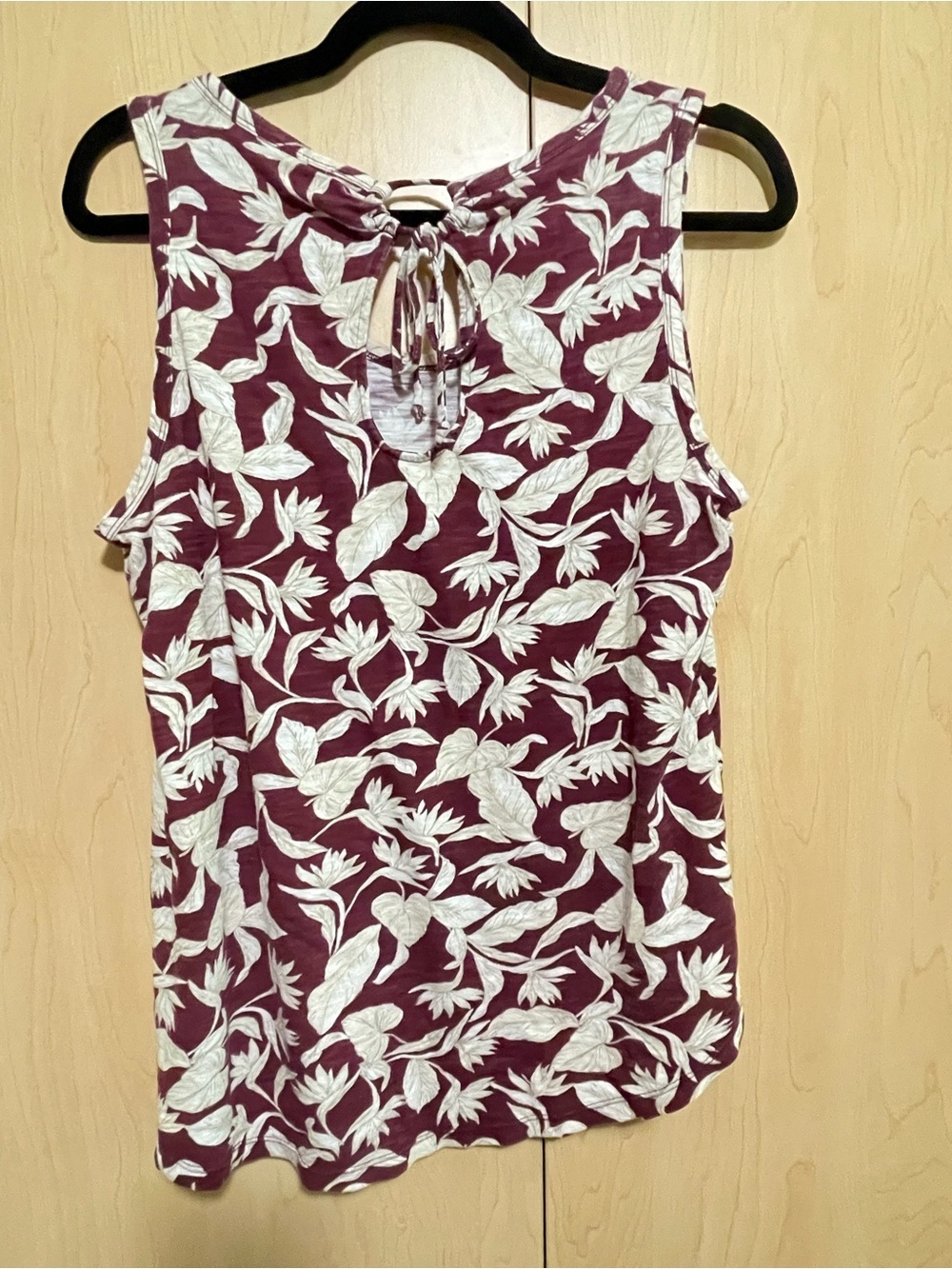 Old Navy Burgundy  and White Floral Tie-Back Tank Top - Picture 5 of 5